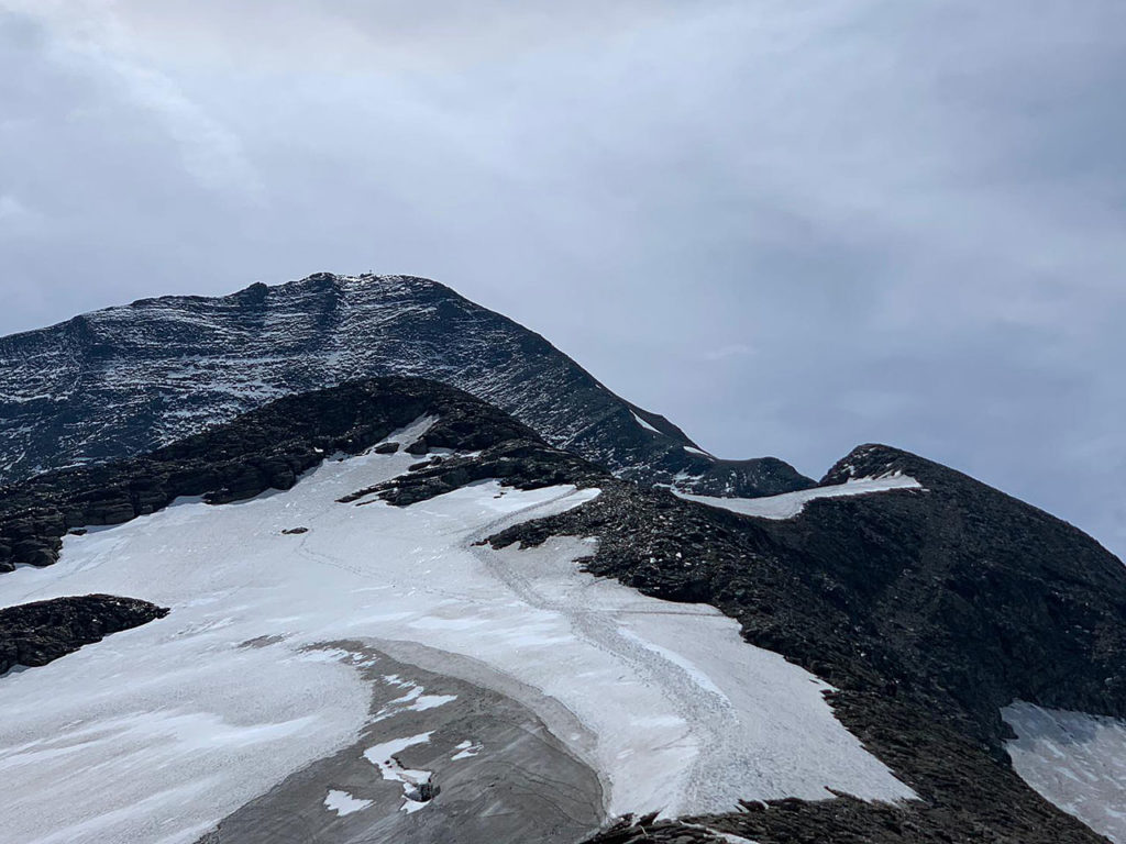 Der Gipfel zeigt sich erst relativ knapp vor dem Ziel