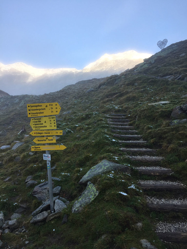 Auf Höhe der Olpererhütte zeigt sich unser Ziel erstmals