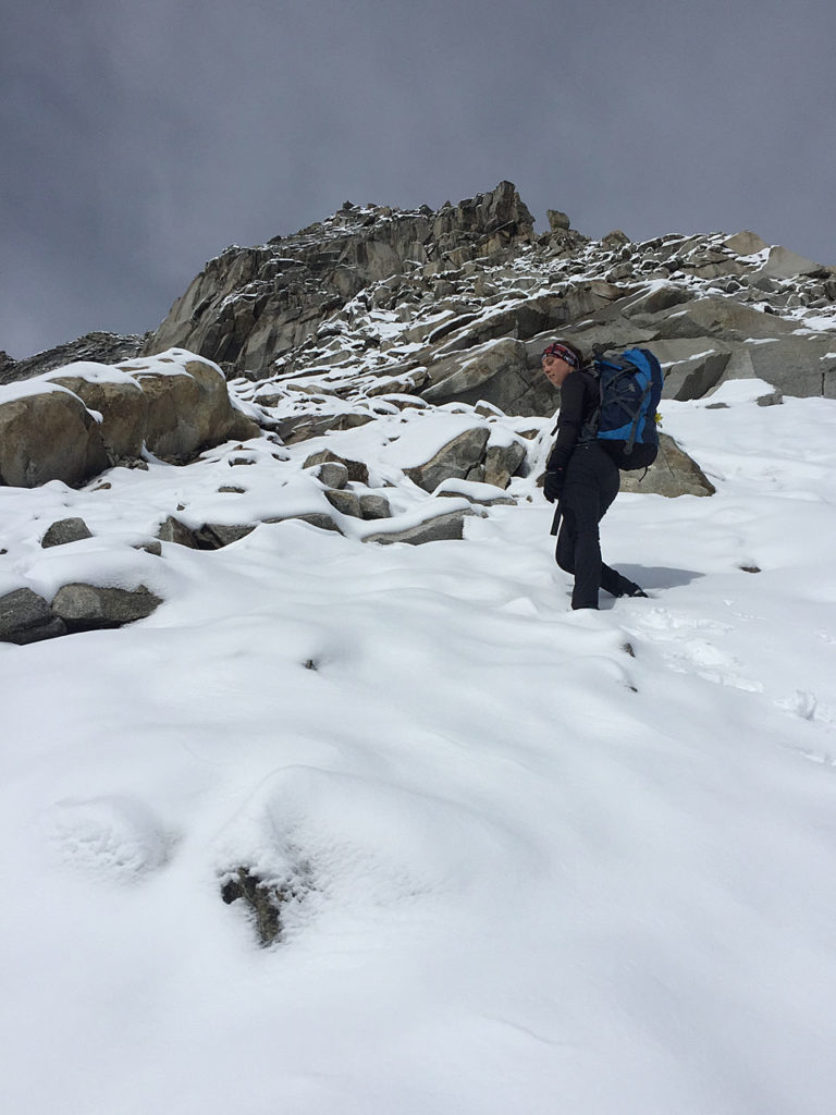 Gar nicht so einfach, einen Weg zu finden. Viele der Steinmännchen sind verschneit
